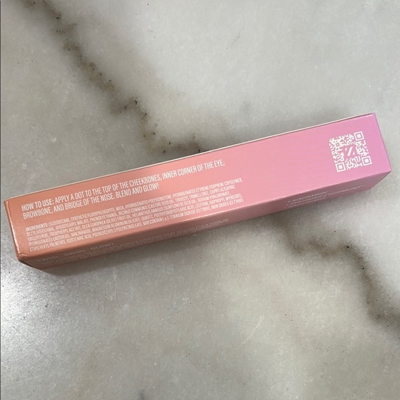 Luxe Lip Gloss - Shimmering Pink - Picture 4 of 4